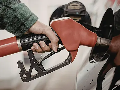 Motoristas fizeram fila após promoção com gasolina abaixo de R$ 1 em São Paulo.