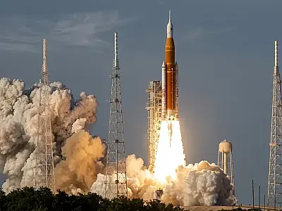 Com lançamento em abril de 2026, a missão Artemis 2 da Nasa leva quatro astronautas em uma viagem de teste ao redor da Lua, preparando o retorno de humanos à superfície lunar na década de 2020.