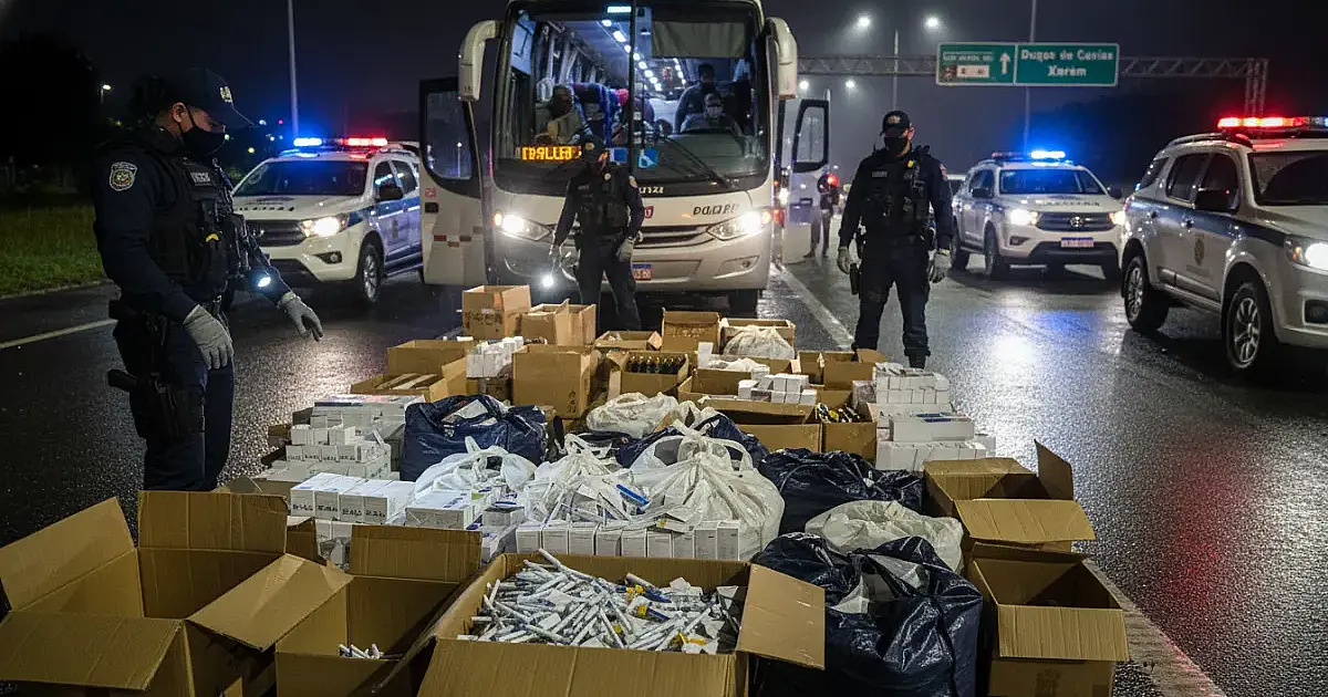 Polícia intercepta ônibus do Paraguai com carga ilegal de canetas emagrecedoras no Rio