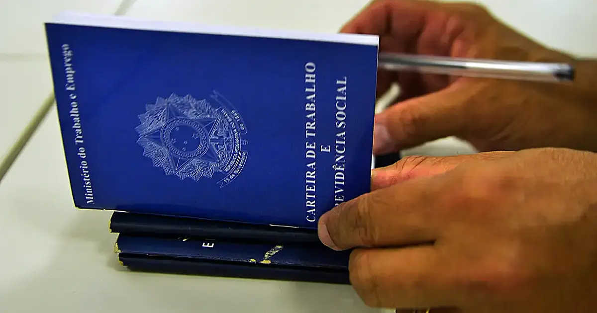 Novo Caged: Brasil abre 255 mil vagas formais em fevereiro de 2026, mas ritmo cai 42% ante 2025