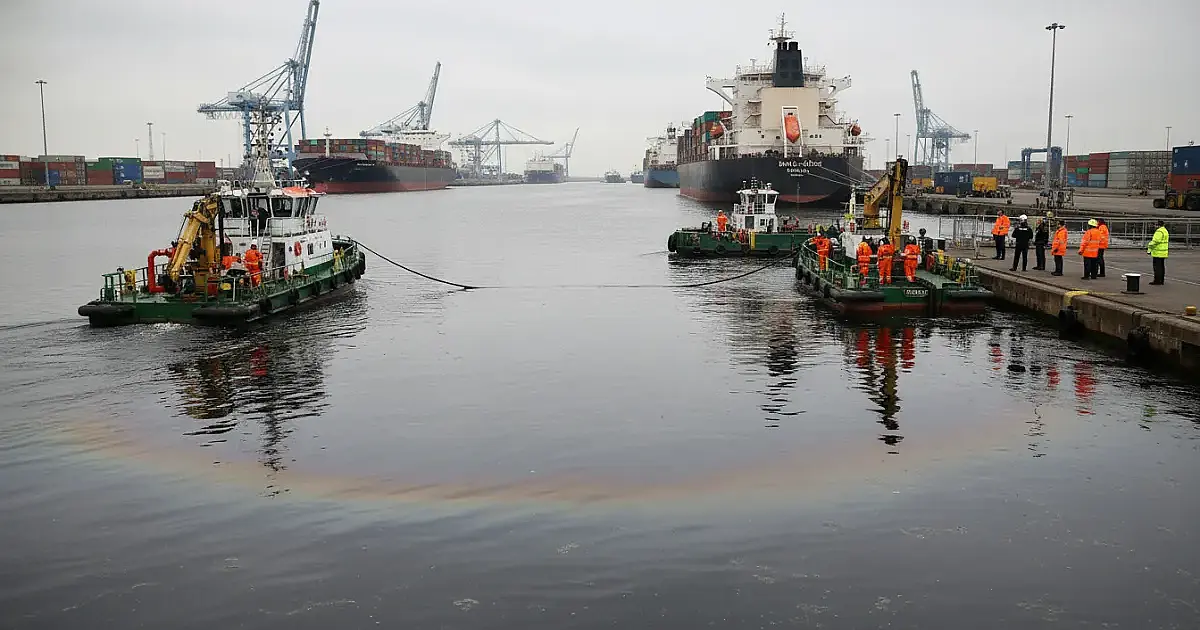 Porto de Antuérpia paralisado: Vazamento de óleo trava segundo maior terminal da Europa
