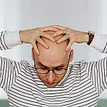 Estudo testa sérum natural e mostra avanço contra queda de cabelo