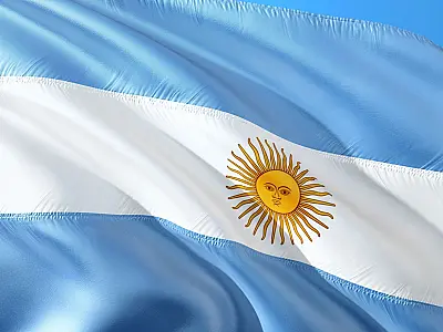 Argentina aprovou reforma que permite jornada diária de até 12 horas de trabalho.