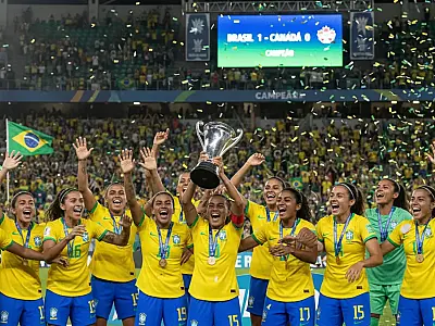 Jogadoras da Seleção Brasileira comemoram o título do FIFA Series na Arena Pantanal.