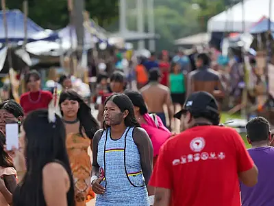 Indígenas de diversas regiões participam do Acampamento Terra Livre em Brasília