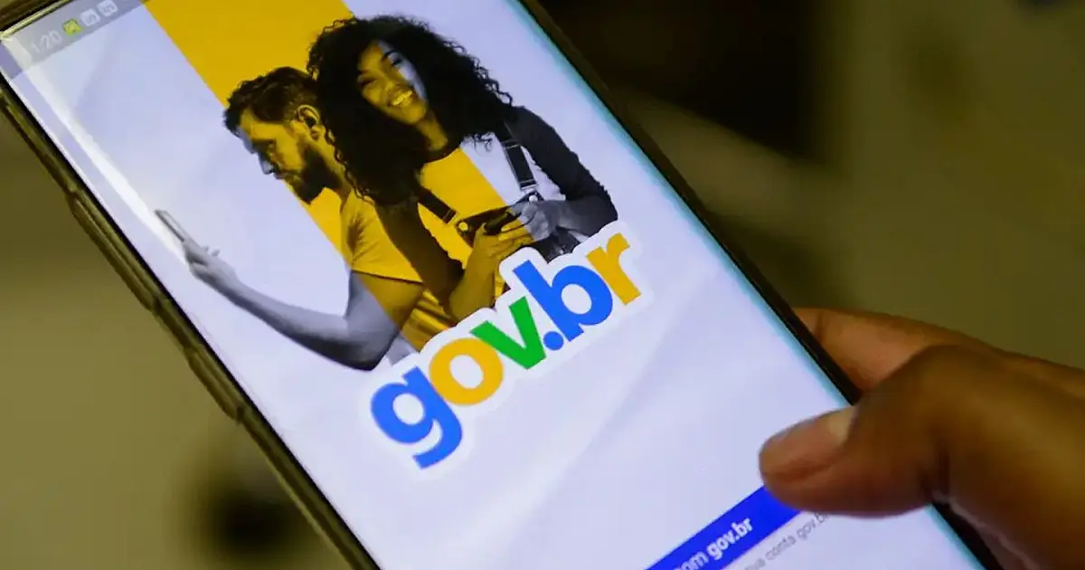 Aplicativo Gov.br exibindo acesso a documentos digitais em smartphone