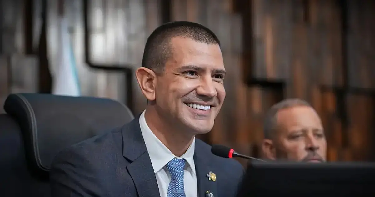 Douglas Ruas durante sessão da Assembleia Legislativa do Rio de Janeiro.