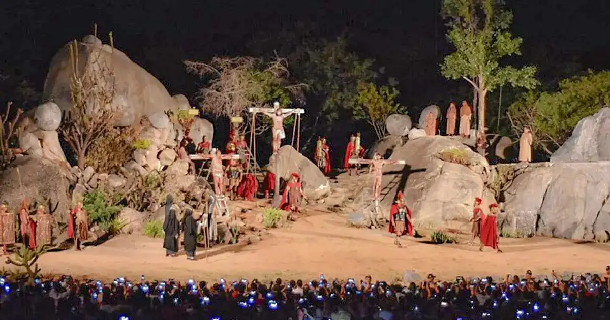 Cena do espetáculo da Paixão de Cristo encenado na cidade-teatro de Nova Jerusalém