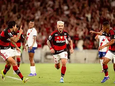 Flamengo venceu o Bahia no Maracanã e assumiu a liderança histórica em pontos no Brasileirão.