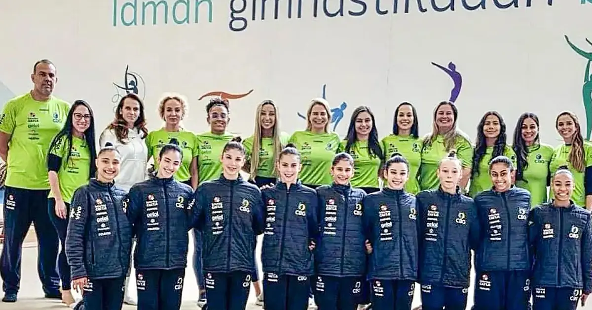 Ginastas brasileiras durante apresentação em competição internacional