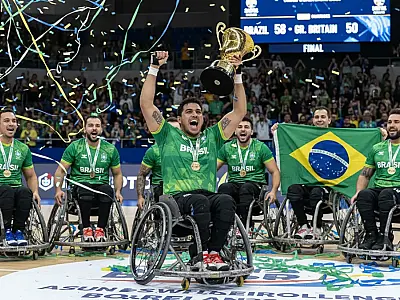 Seleção brasileira de rúgbi em cadeira de rodas comemora o título internacional conquistado em Adelaide, na Austrália.