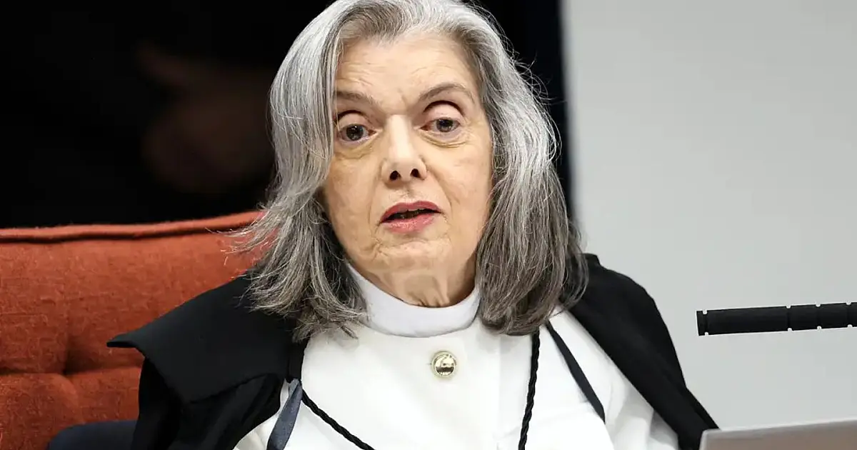 Sessão do Supremo Tribunal Federal relacionada a julgamento envolvendo Eduardo Bolsonaro.