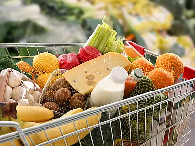 Preço do leite registra alta e pode subir mais nos supermercados.