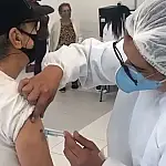 Saúde distribui 2,2 milhões de vacinas contra covid-19 aos estados