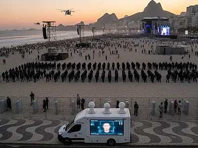 Operação contará com tecnologia de reconhecimento facial e drones para monitorar os 2 milhões de fãs esperados em Copacabana.