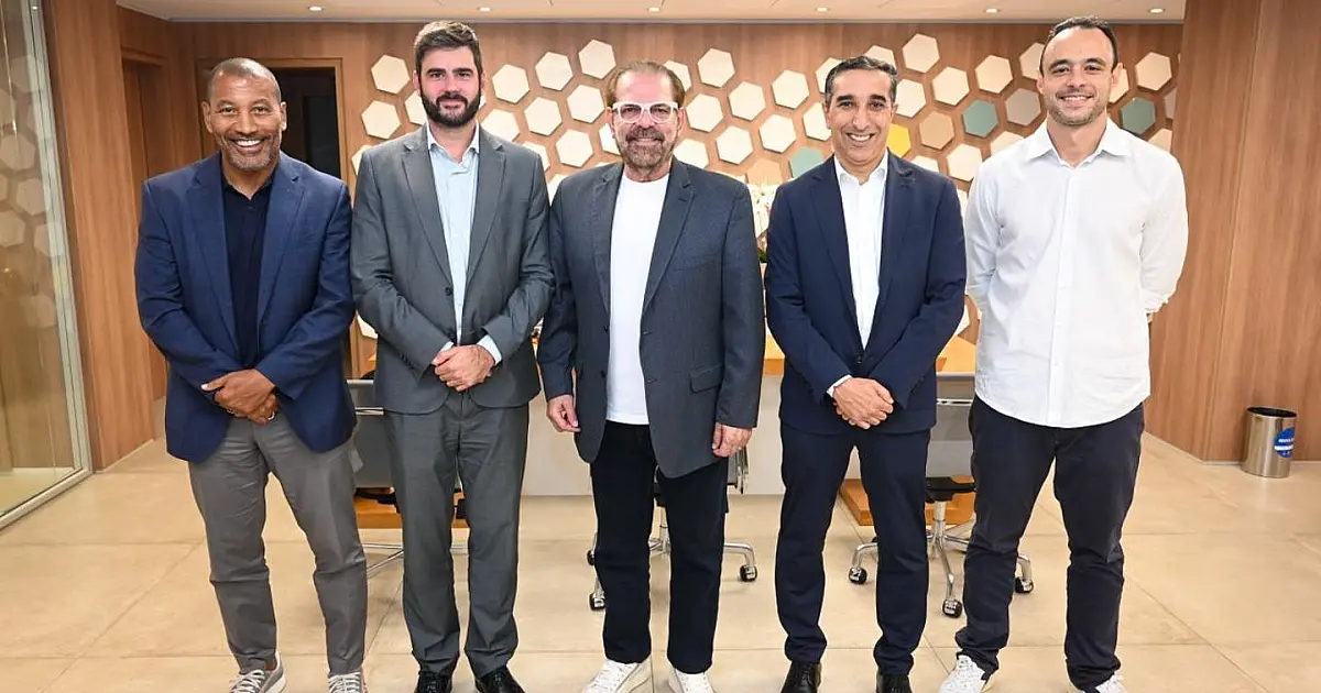 Representantes da CBF e da Federação Paulista reunidos em visita institucional
