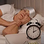 Ciência explica por que idosos têm sono mais leve