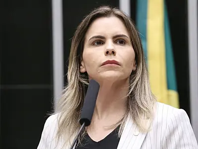 Comissão da Câmara aprovou proposta contra discriminação de mães em concursos de beleza.