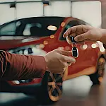 Veículo vendido precisa trocar a placa? Veja o que diz a regra