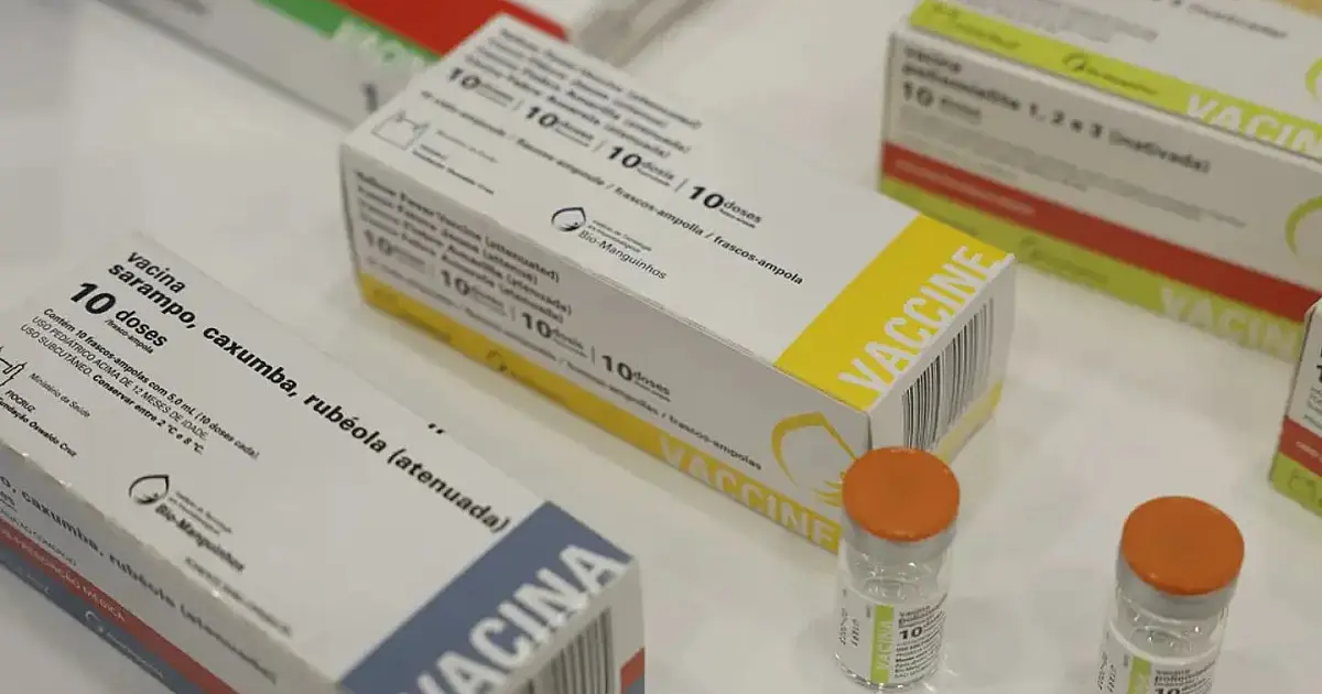 Frascos de vacina utilizados em campanhas de imunização contra doenças virais