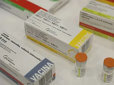 Autoridades reforçam vacinação após confirmação de caso de sarampo no Rio de Janeiro.