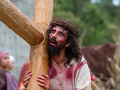 Abril de 2026 inicia com Sexta-feira Santa (3), Páscoa (5) e culmina no feriado de Tiradentes (21).