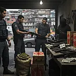 Sargentos da PM do Rio são denunciados por desviar armas para milícias