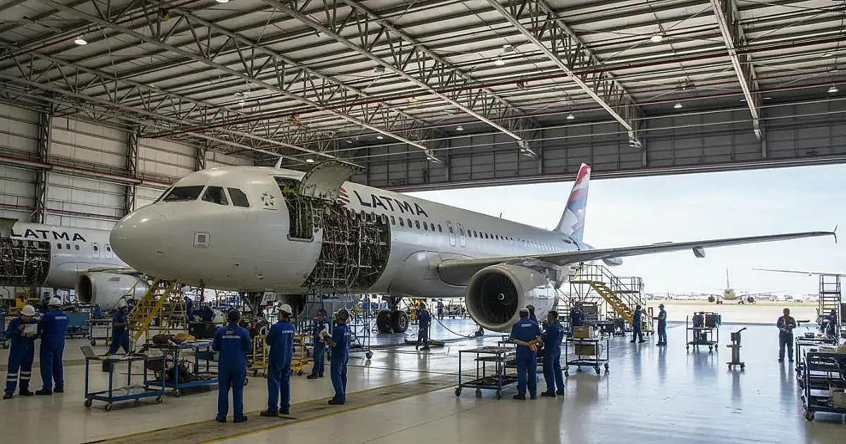 O "hospital" de gigantes no interior de SP que mantém a aviação da América Latina no ar