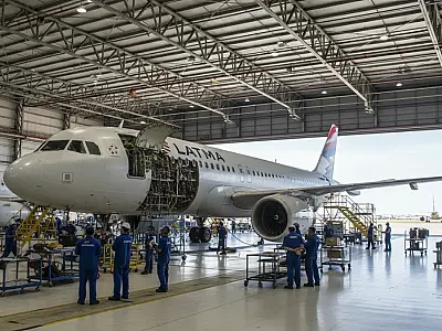 O centro de manutenção em São Carlos atende cerca de 270 aeronaves todos os anos com tecnologia de ponta.