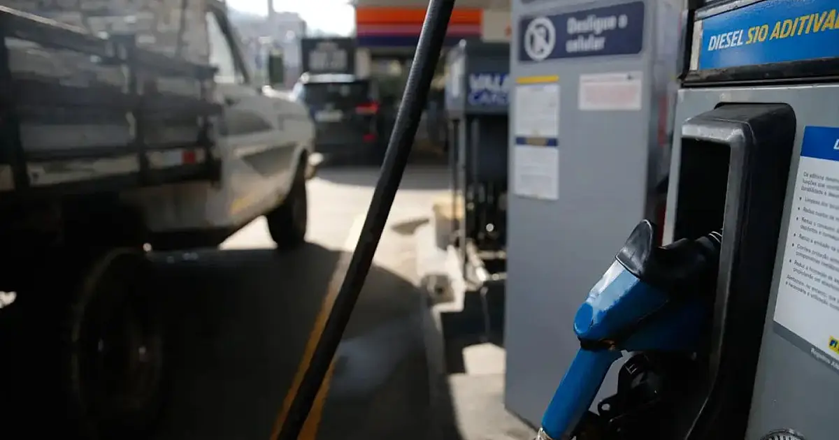 Bomba de combustível em posto de abastecimento