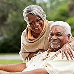 Pessoas com mais de 60 anos têm direito a 4 benefícios no Brasil