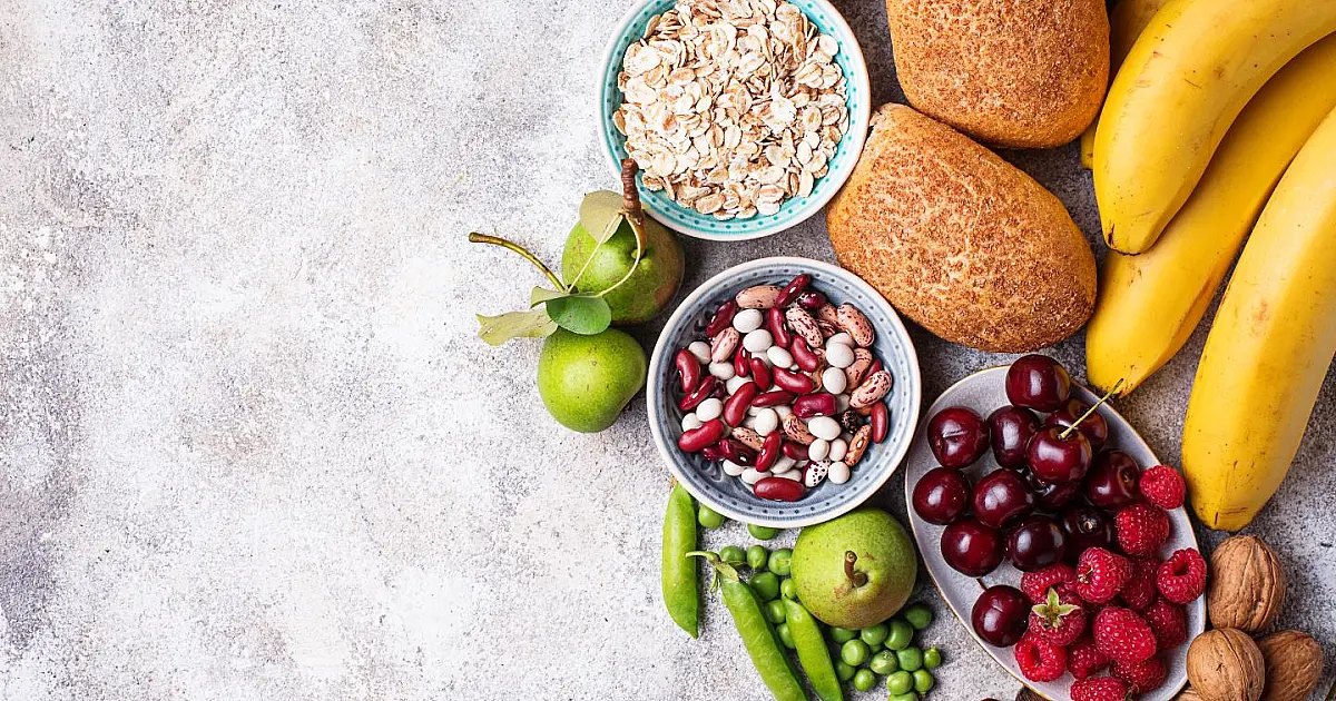 Alimentos ricos em fibras e saudáveis utilizados na dieta mediterrânea.