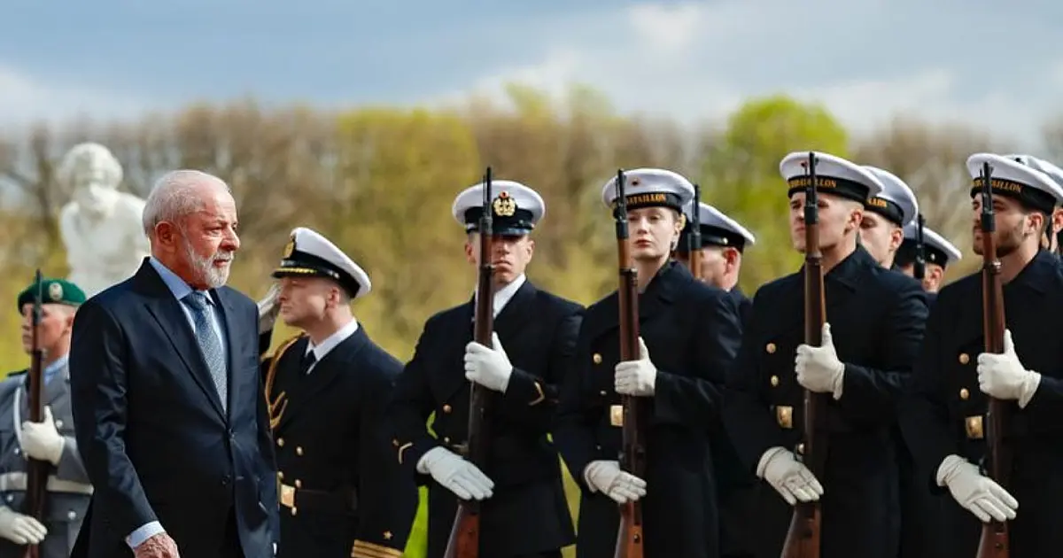 Presidente Lula durante recepção oficial nos jardins do Palácio de Herrenhausen, na Alemanha.
