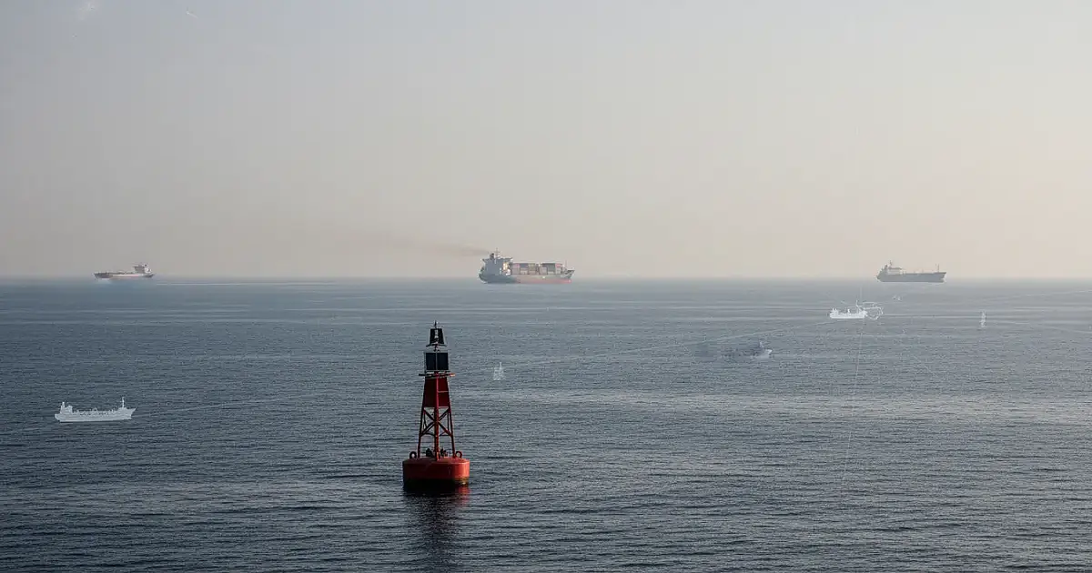 Estreito de Ormuz sob tensão: tráfego naval despenca 90% e gera alerta global