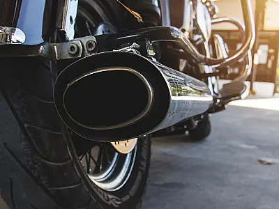 Nova lei amplia punições para veículos com escapamento irregular em Viana.