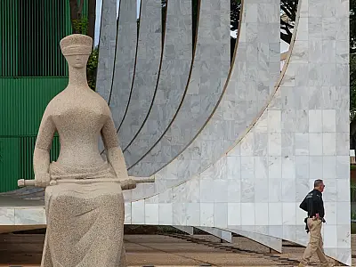 Anteprojeto do Código de Ética do STF, liderado por Cármen Lúcia, trata de limites para eventos pagos e atuação familiar, com votação prevista para este ano.