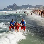 8 mil vidas salvas: O balanço dramático dos resgates no mar do Rio em 2026