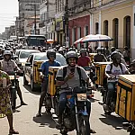 A revolução das duas rodas: motos já superam carros nos lares do Norte e Nordeste