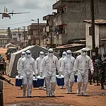 OMS ativa alerta máximo após Ebola romper barreiras e atingir cidade estratégica no Congo