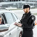 Projeto prevê multa de R$ 880 para motoristas que usarem óculos inteligentes ao dirigir