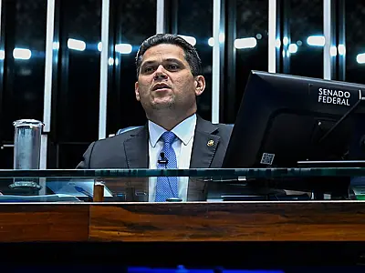 Davi Alcolumbre promulgou a Lei da Dosimetria após derrubada de veto no Congresso.