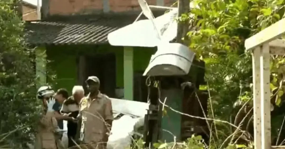 Tragédia em Nova Iguaçu: Avião cai em bairro residencial e mata piloto