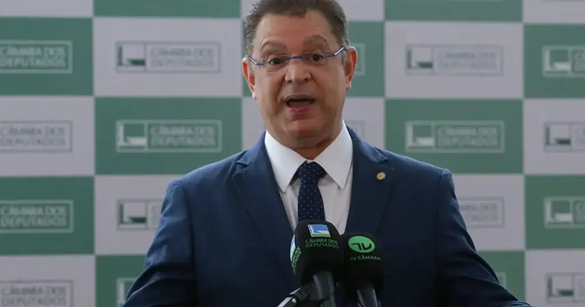 Deputado Sóstenes Cavalcante durante coletiva na Câmara dos Deputados em Brasília