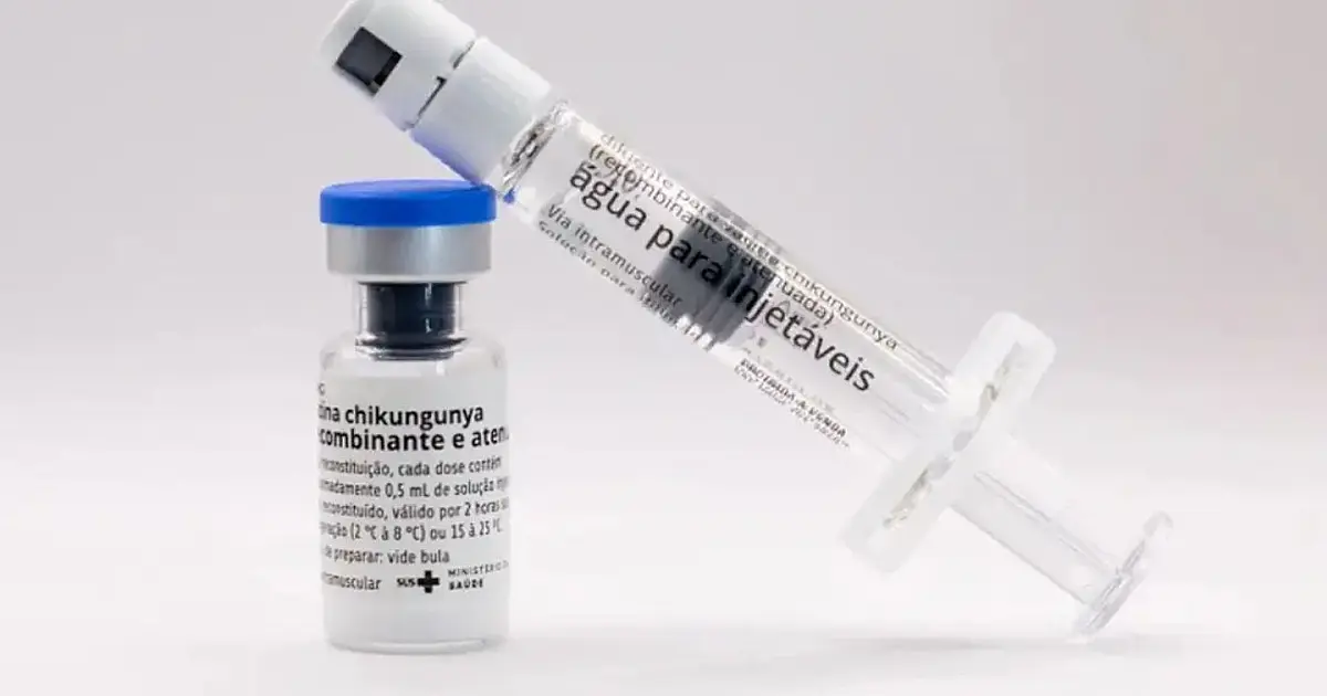 Frasco de vacina contra chikungunya produzido pelo Instituto Butantan