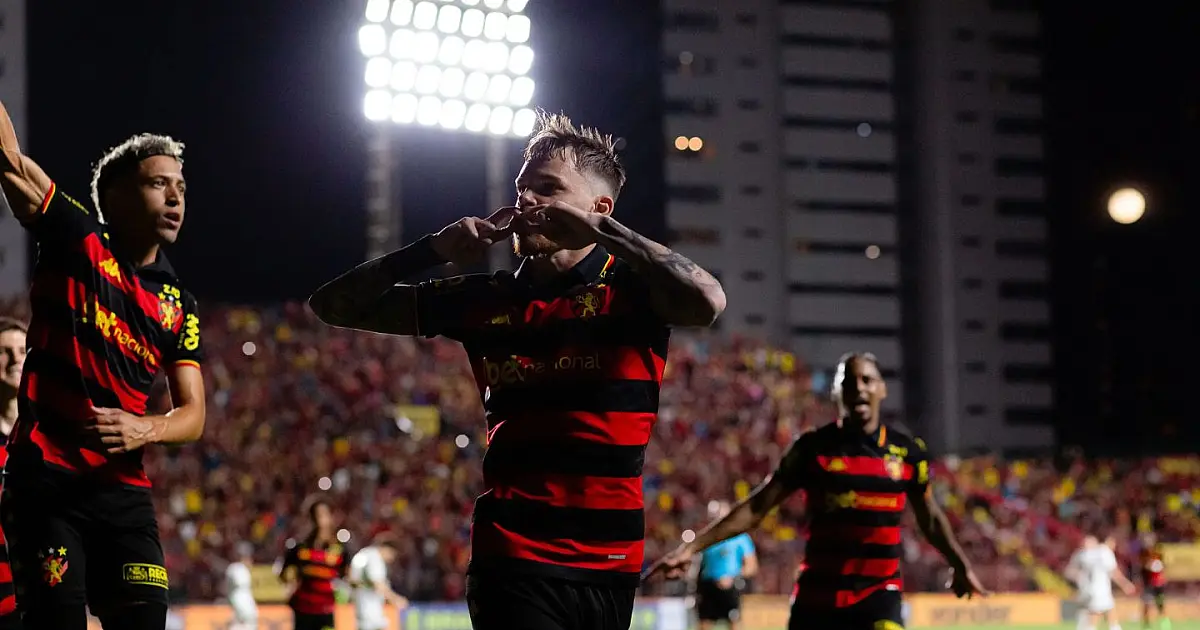 Jogadores do Sport em campo na Ilha do Retiro durante partida contra o ASA pela Copa do Nordeste
