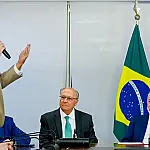 Lula assina MP e acaba com imposto sobre compras internacionais de até US$ 50