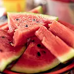 Comer sementes de melancia faz mal? Especialistas explicam mito popular
