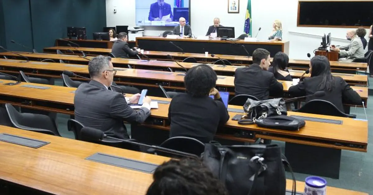 Comissão da Câmara dos Deputados durante debate sobre diárias em hotéis