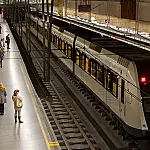 Metroviários cancelam greve e linhas do Metrô de SP operam normalmente