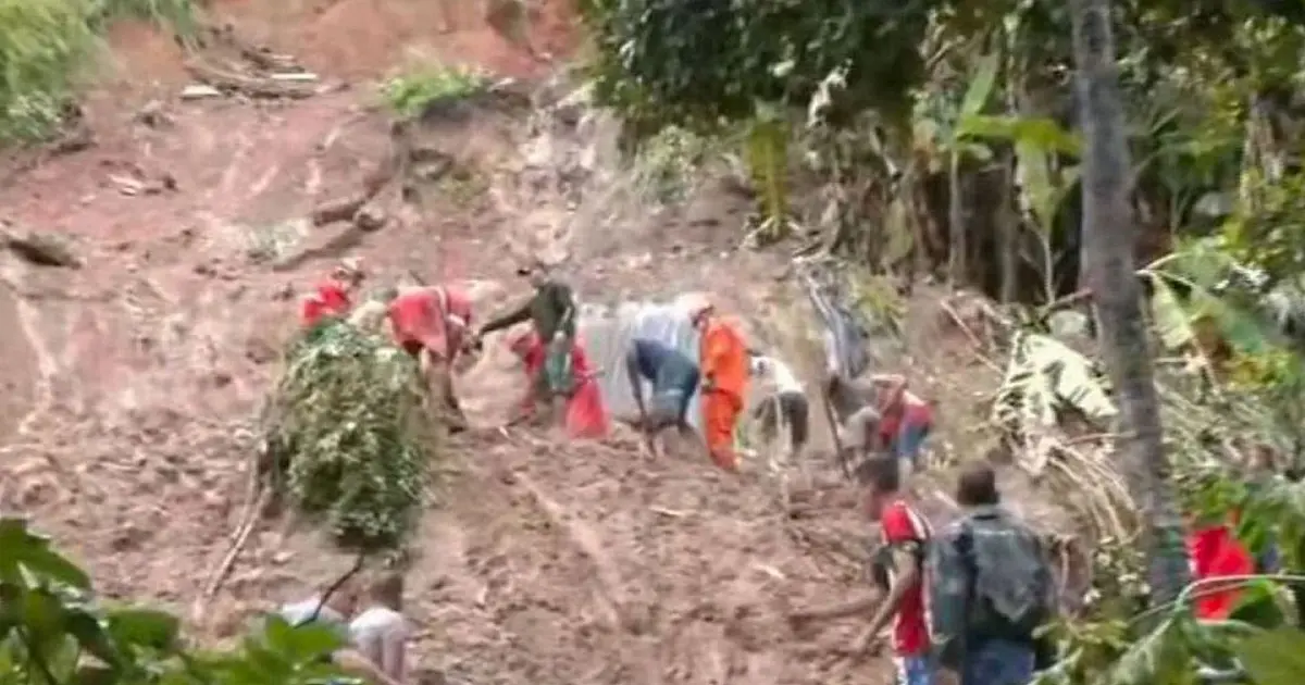 Área urbana do Recife afetada por fortes chuvas e alagamentos
